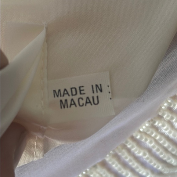 Chic White Wristlet Clutch with Intricate Design - Picture 9 of 10